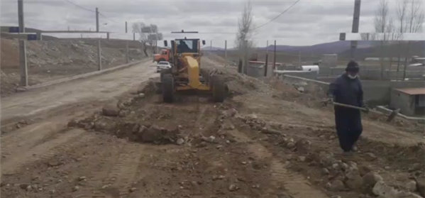 شروع ادامه عملیات اجرایی احداث و تعریض راه دسترسی  تیکمه داش به جاده ترانزیت تبریز_ تهران